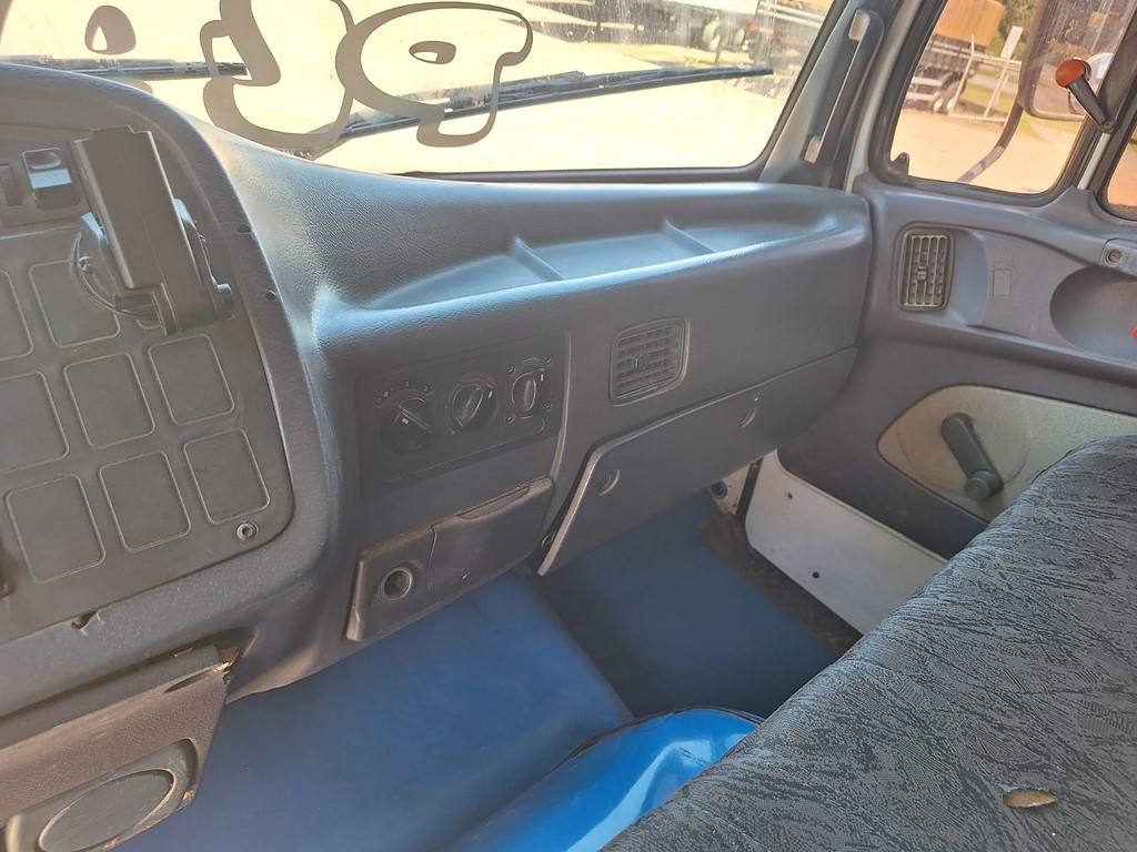 Caminhão MERCEDES BENZ MB 1720 Baú Furgão ANO 1999 de Jeff Caminhões e Carretas no Paraná