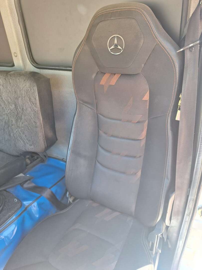 Caminhão MERCEDES BENZ MB 1720 Baú Furgão ANO 1999 de Jeff Caminhões e Carretas no Paraná
