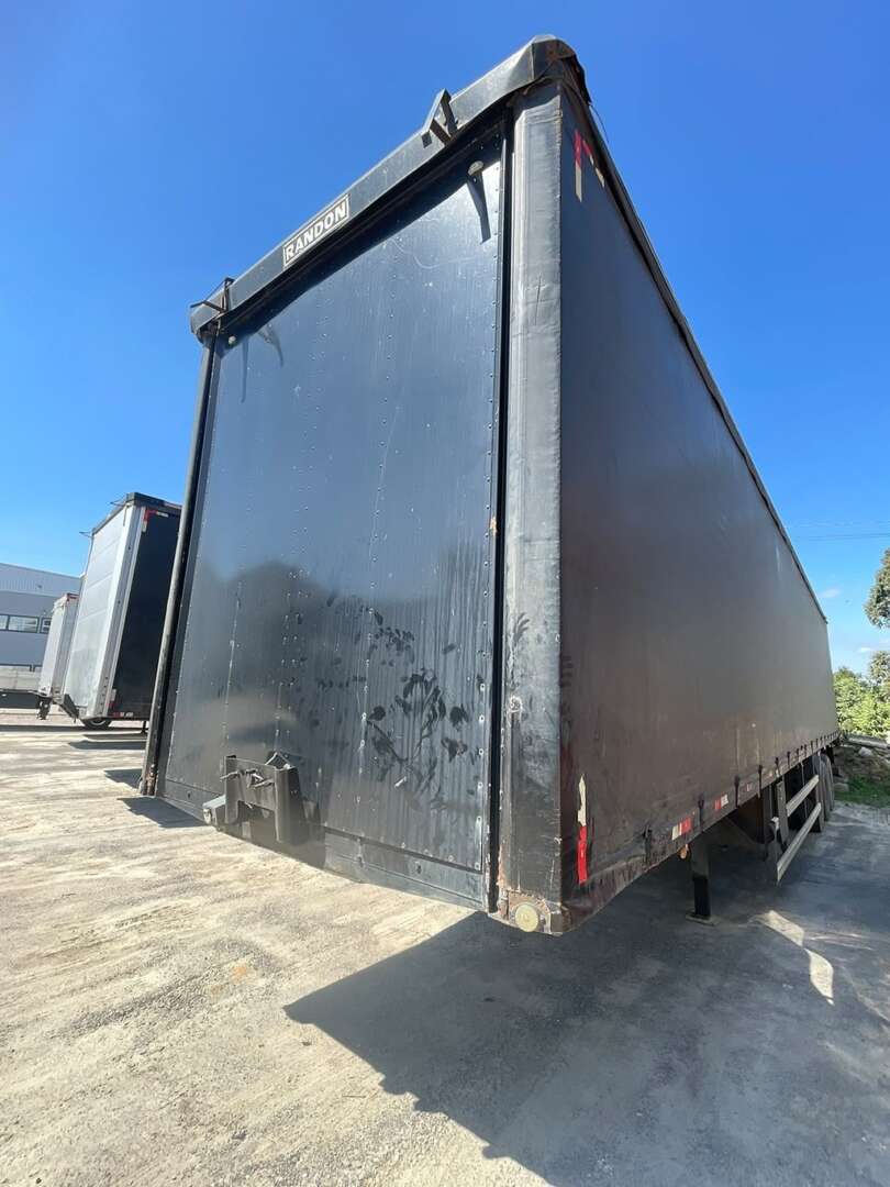 Carreta SEMI-REBOQUE BAU SIDER Randon ANO 2014 3 Eixos de Jeff Caminhões e Carretas no Paraná