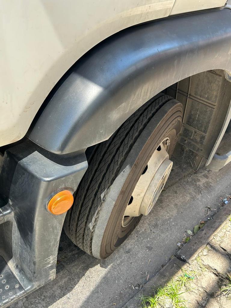 Caminhão VOLKSWAGEN VW 13190 Baú Furgão ANO 2012 de Walter Flosi Jr em São Paulo