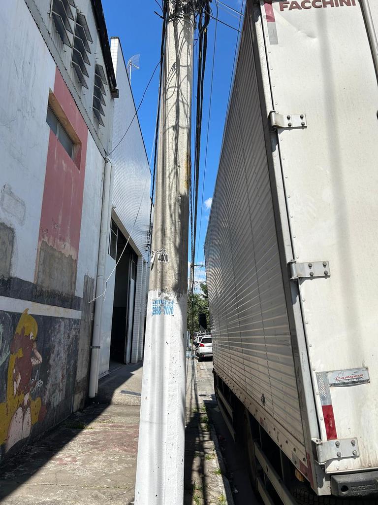 Caminhão VOLKSWAGEN VW 13190 Baú Furgão ANO 2012 de Walter Flosi Jr em São Paulo