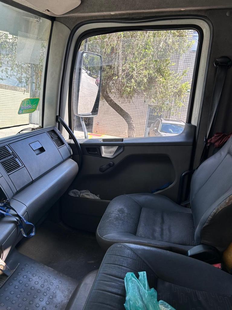 Caminhão VOLKSWAGEN VW 13190 Baú Furgão ANO 2012 de Walter Flosi Jr em São Paulo