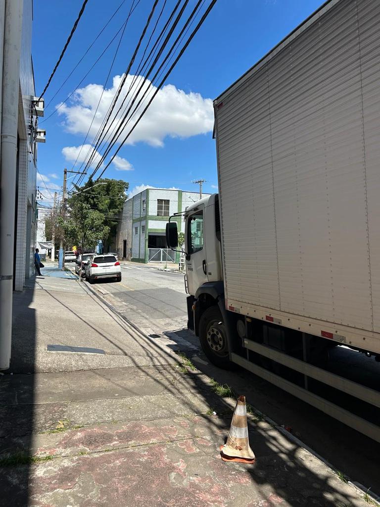 Caminhão VOLKSWAGEN VW 13190 Baú Furgão ANO 2012 de Walter Flosi Jr em São Paulo