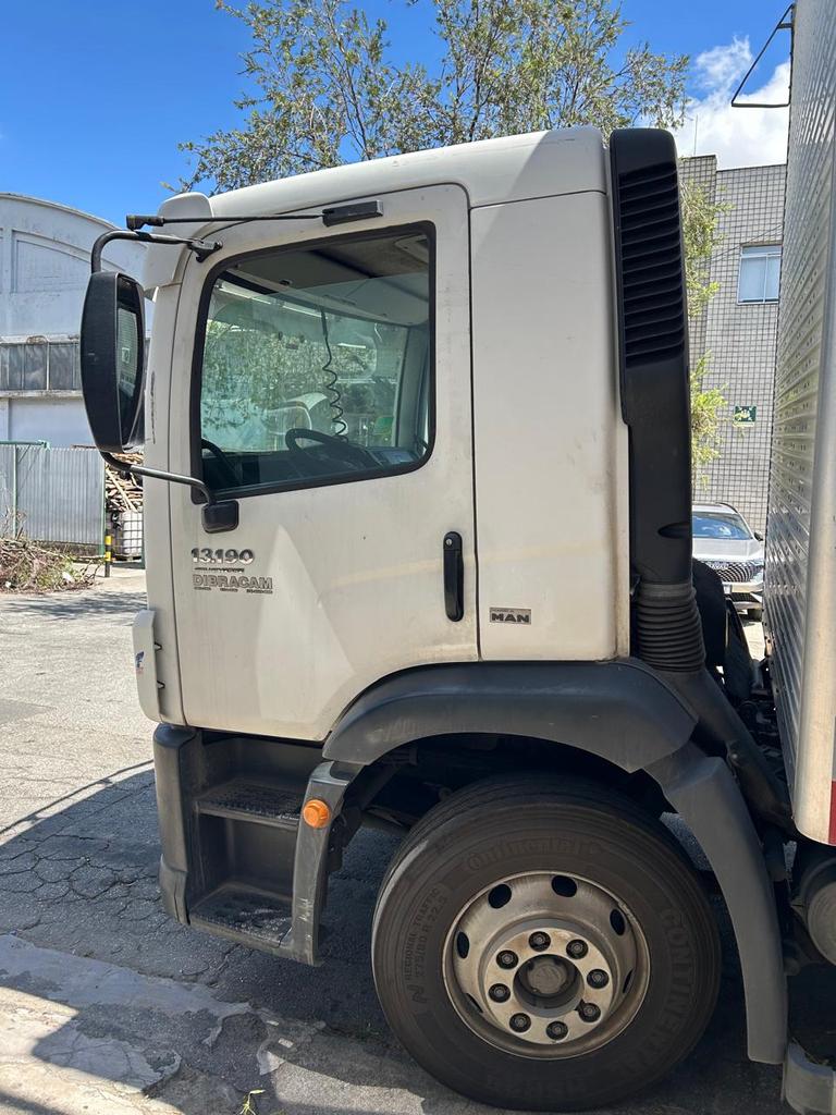 Caminhão VOLKSWAGEN VW 13190 Baú Furgão ANO 2012 de Walter Flosi Jr em São Paulo