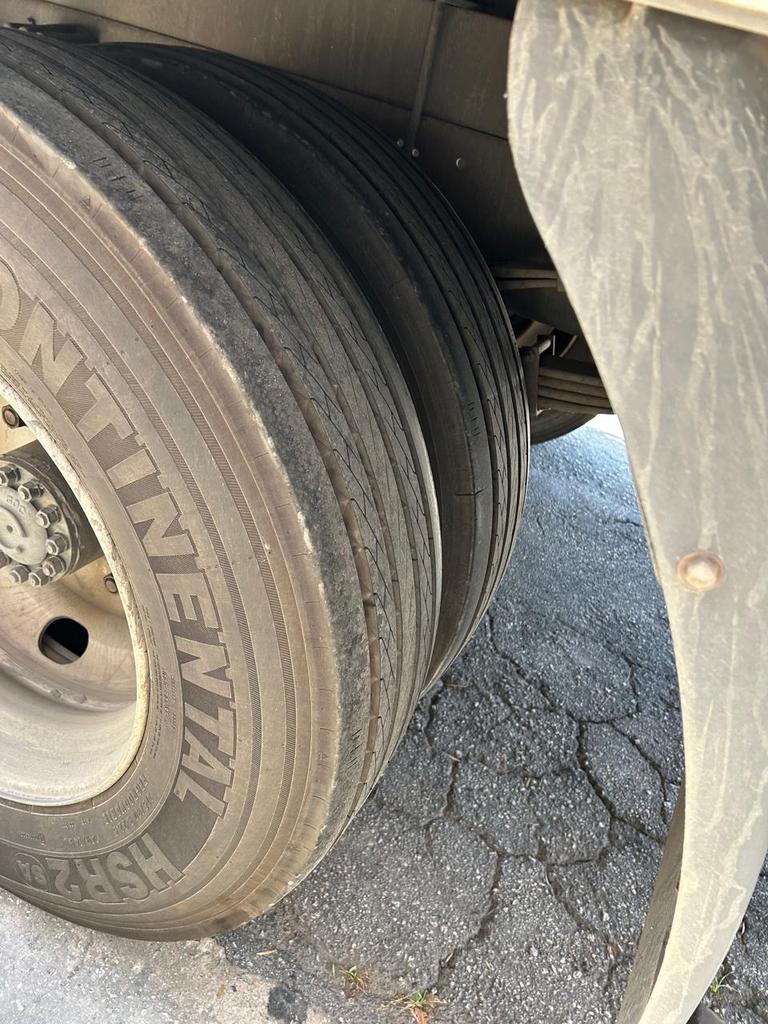 Caminhão VOLKSWAGEN VW 13190 Baú Furgão ANO 2012 de Walter Flosi Jr em São Paulo