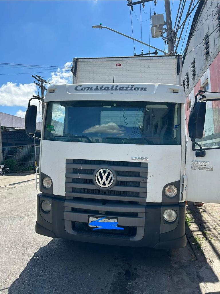 Caminhão VOLKSWAGEN VW 13190 Baú Furgão ANO 2012 de Walter Flosi Jr em São Paulo