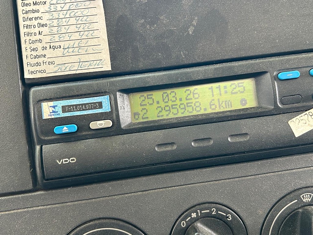 Caminhão VOLKSWAGEN VW 13190 Baú Furgão ANO 2012 de Walter Flosi Jr em São Paulo