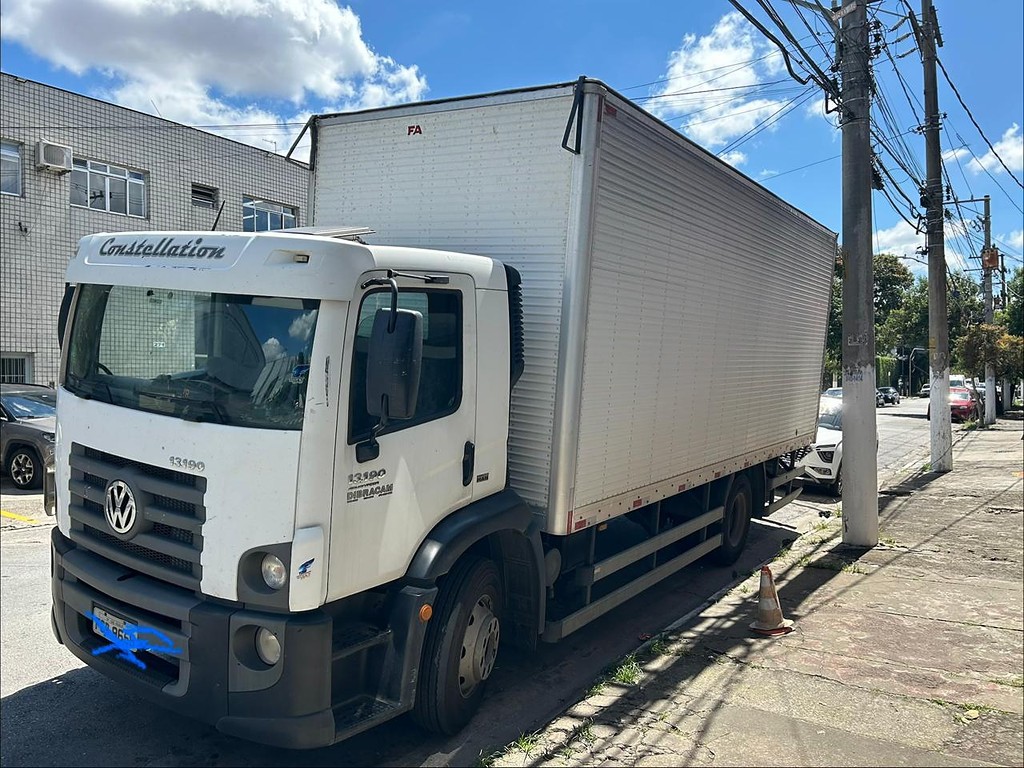 Caminhão VOLKSWAGEN VW 13190 Baú Furgão ANO 2012 de Walter Flosi Jr em São Paulo