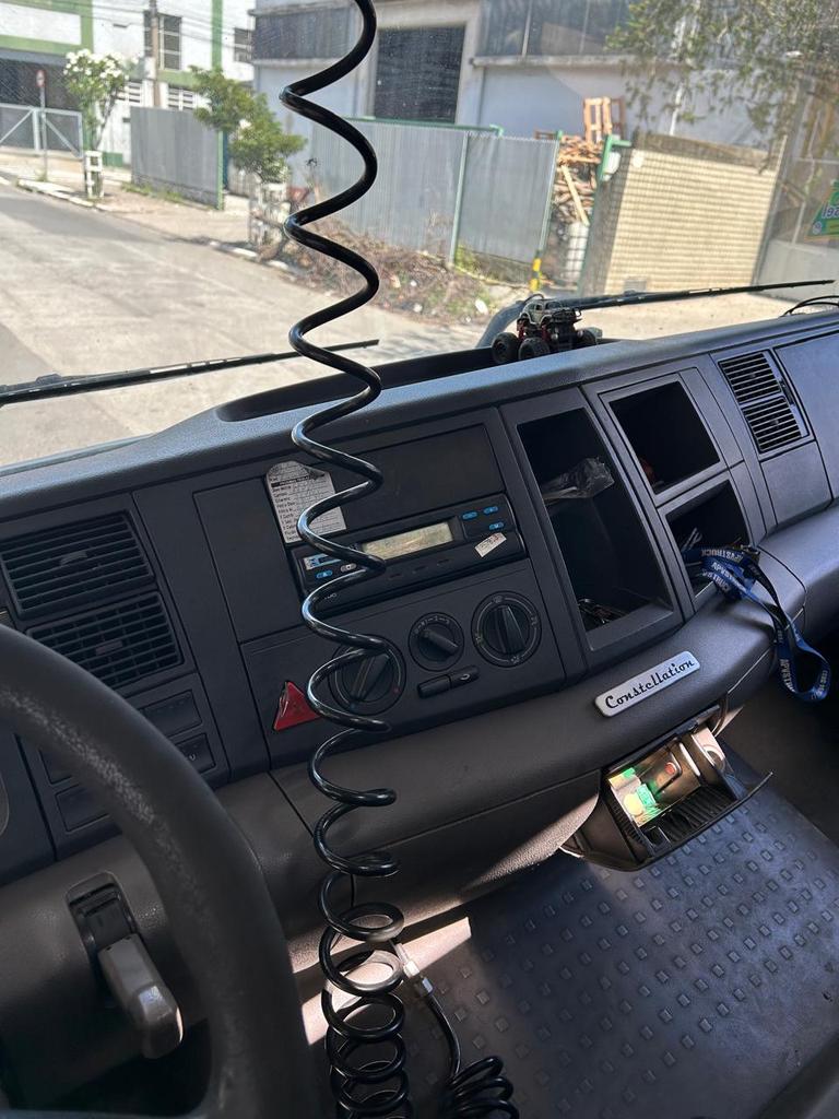 Caminhão VOLKSWAGEN VW 13190 Baú Furgão ANO 2012 de Walter Flosi Jr em São Paulo