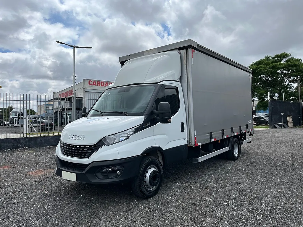 Caminhão IVECO DAILY 65-170 Baú Sider ANO 2022 de Oto Junior Caminhões no Paraná