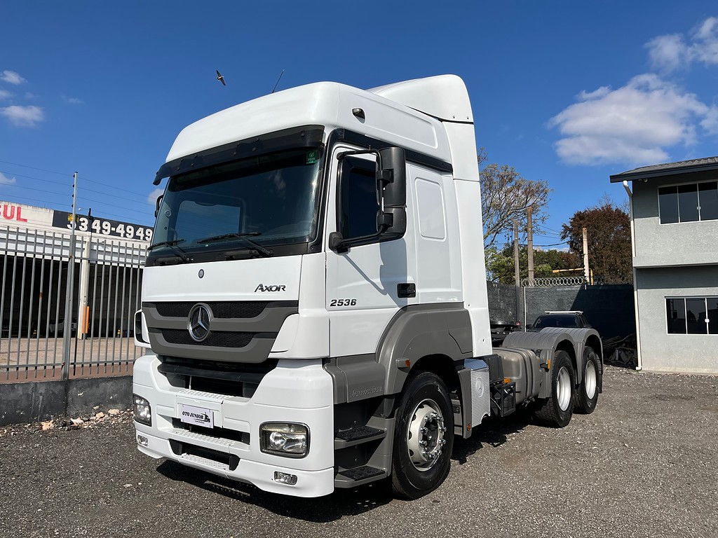 Caminhão MERCEDES BENZ MB 2536 Cavalo Mecânico ANO 2022 de Oto Junior Caminhões no Paraná