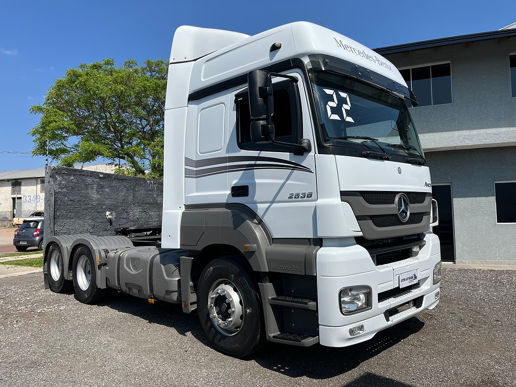 Caminhão MERCEDES BENZ MB 2536 Cavalo Mecânico ANO 2022 de Oto Junior Caminhões no Paraná