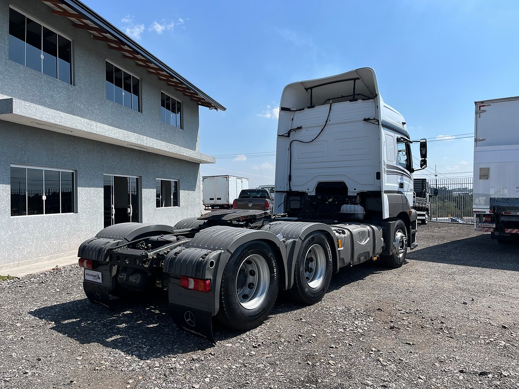 Caminhão MERCEDES BENZ MB 2536 Cavalo Mecânico ANO 2022 de Oto Junior Caminhões no Paraná