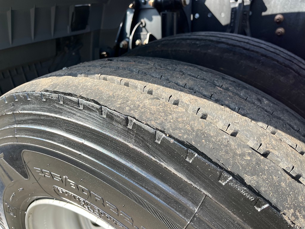 Caminhão MERCEDES BENZ MB 2536 Cavalo Mecânico ANO 2022 de Oto Junior Caminhões no Paraná