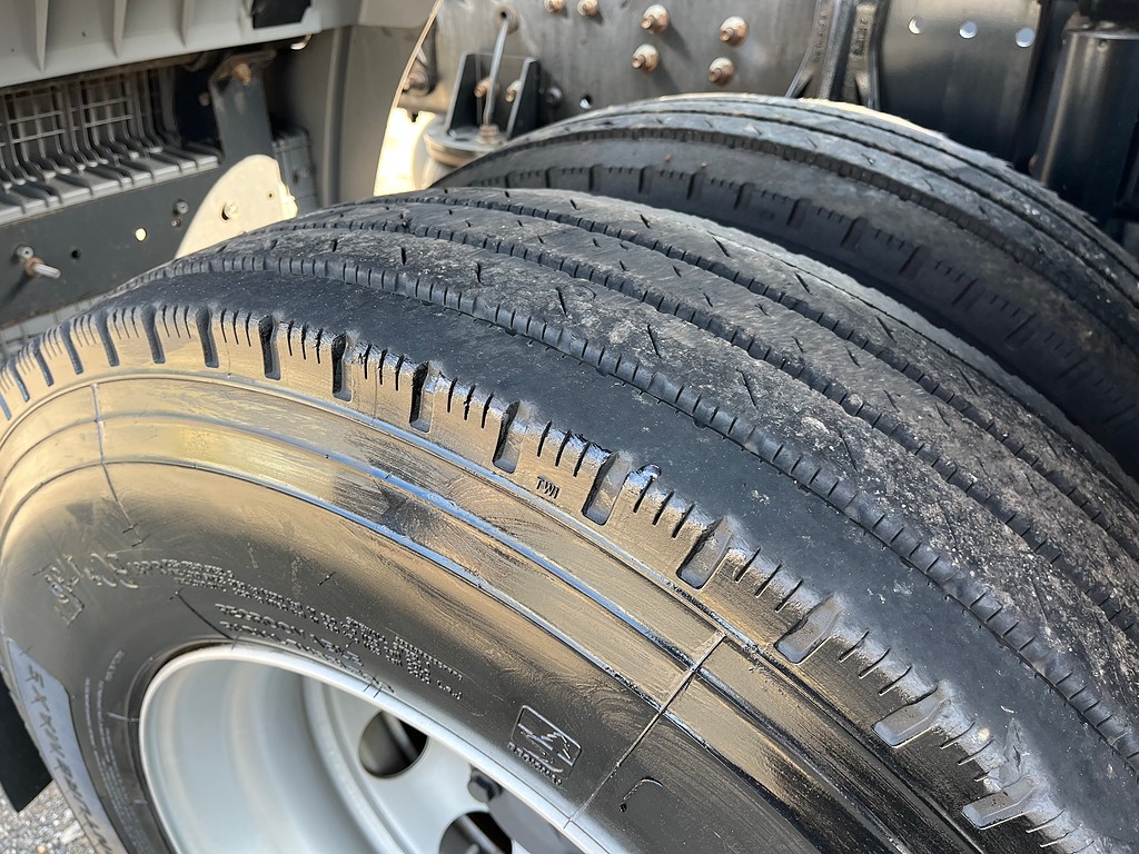 Caminhão MERCEDES BENZ MB 2536 Cavalo Mecânico ANO 2022 de Oto Junior Caminhões no Paraná