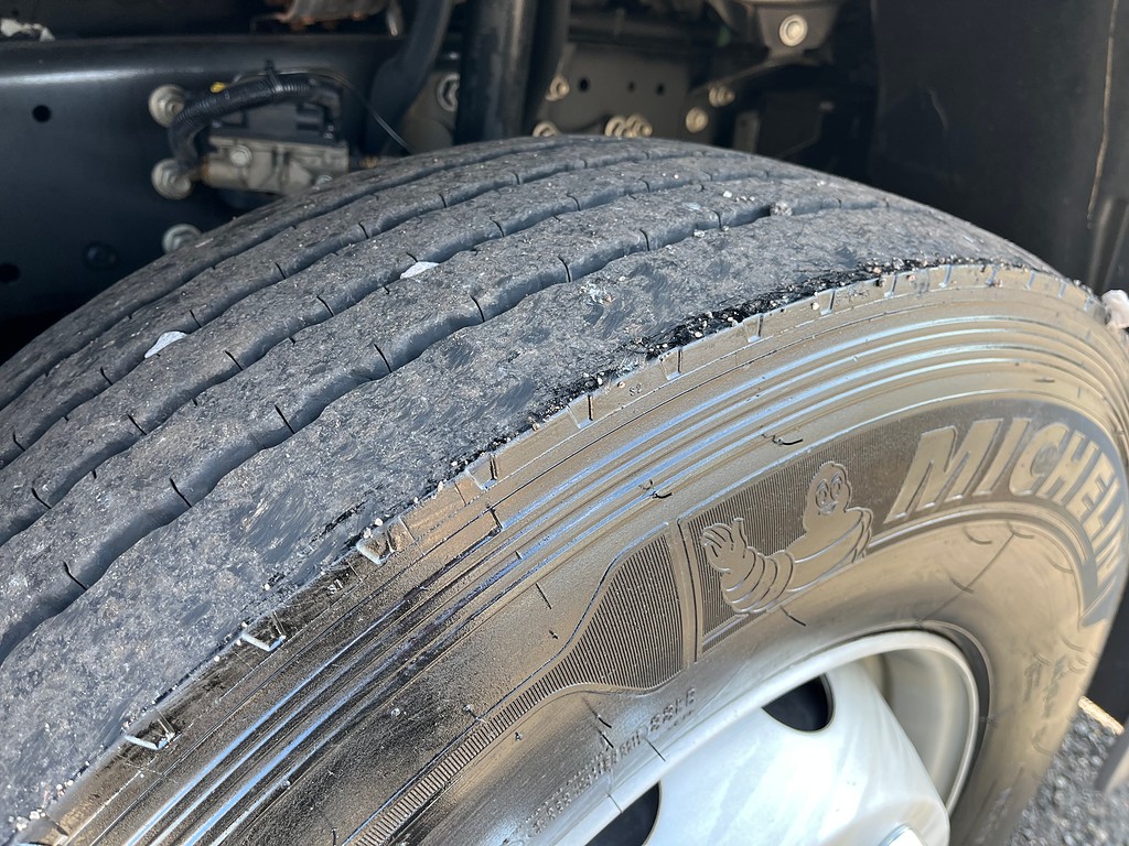 Caminhão MERCEDES BENZ MB 2536 Cavalo Mecânico ANO 2022 de Oto Junior Caminhões no Paraná