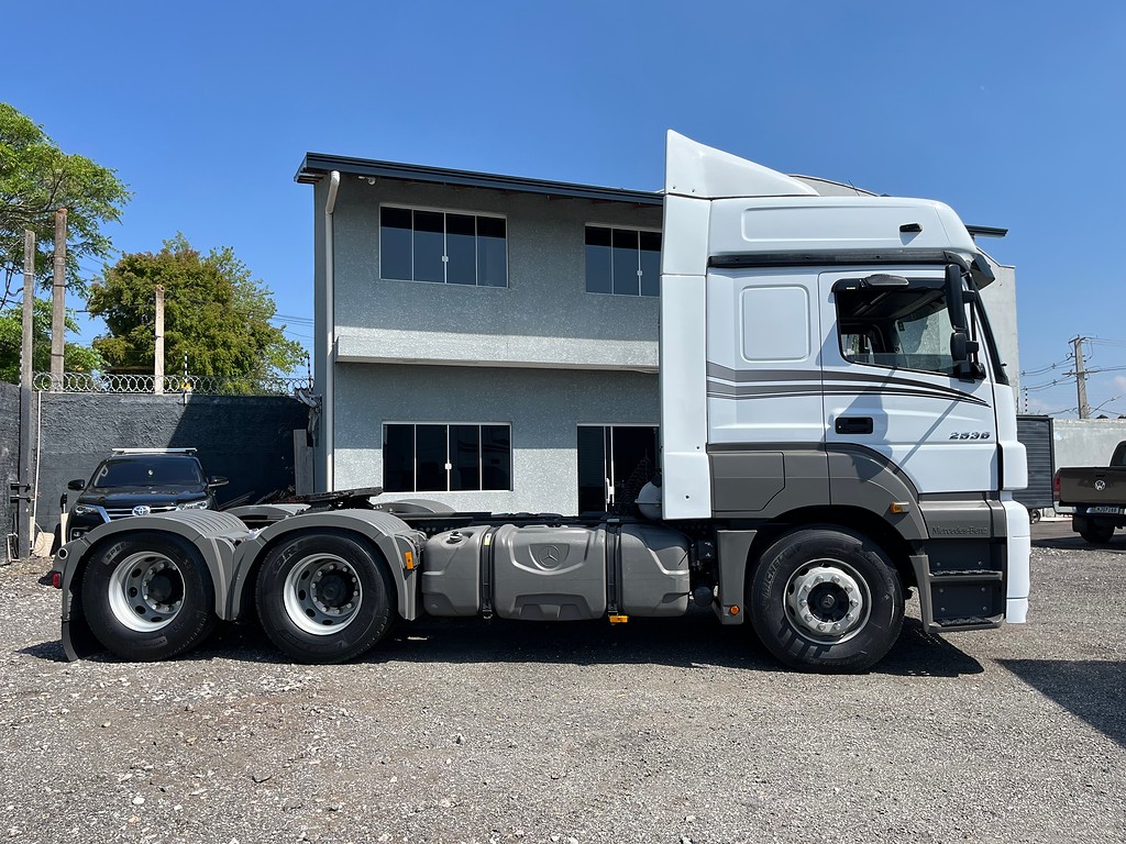Caminhão MERCEDES BENZ MB 2536 Cavalo Mecânico ANO 2022 de Oto Junior Caminhões no Paraná