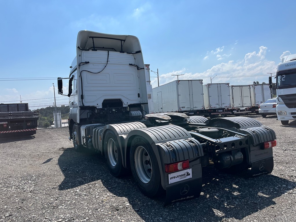 Caminhão MERCEDES BENZ MB 2536 Cavalo Mecânico ANO 2022 de Oto Junior Caminhões no Paraná