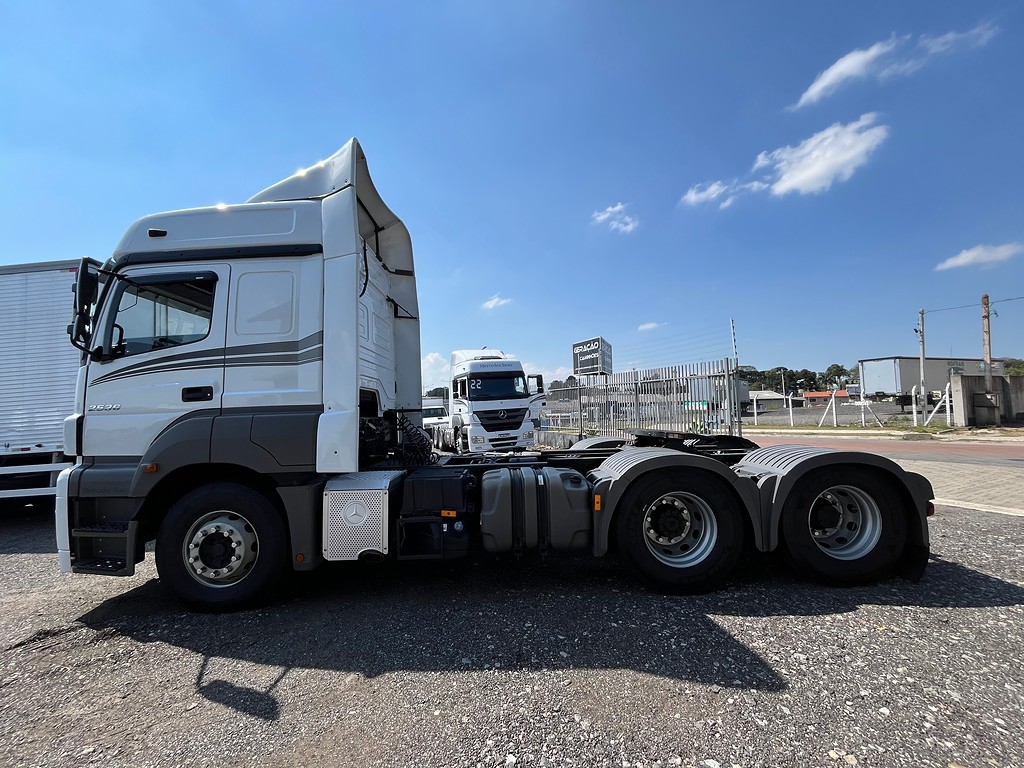 Caminhão MERCEDES BENZ MB 2536 Cavalo Mecânico ANO 2022 de Oto Junior Caminhões no Paraná