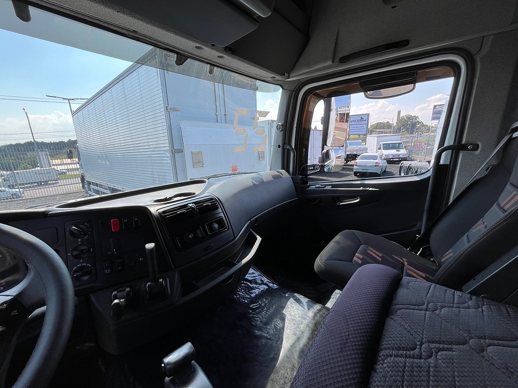 Caminhão MERCEDES BENZ MB 2536 Cavalo Mecânico ANO 2022 de Oto Junior Caminhões no Paraná