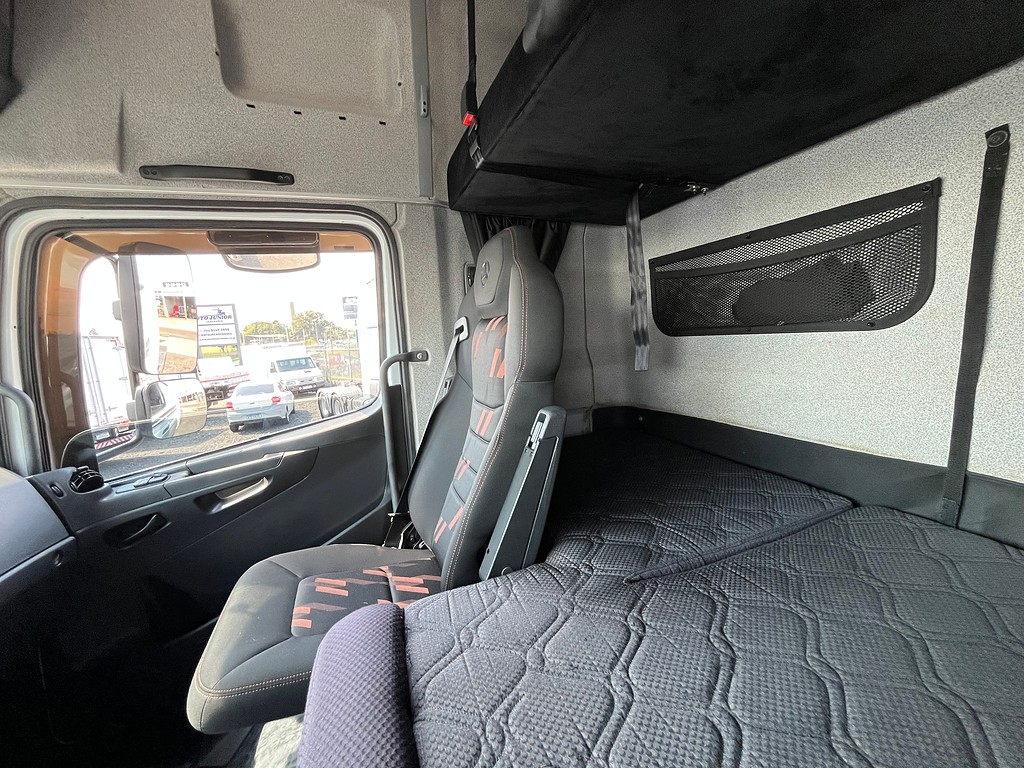 Caminhão MERCEDES BENZ MB 2536 Cavalo Mecânico ANO 2022 de Oto Junior Caminhões no Paraná