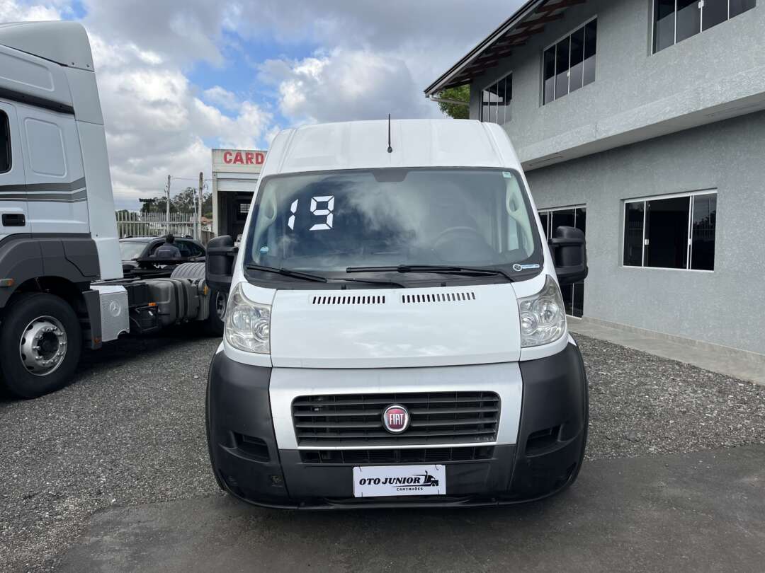 Caminhão ·UTILITÁRIO FIAT DUCATO MAXICARGO 2.3 Baú Furgão ANO 2019 de Oto Junior Caminhões no Paraná