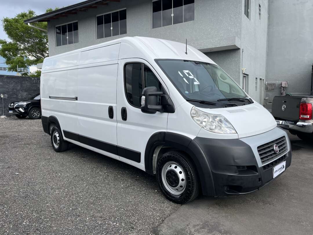 Caminhão ·UTILITÁRIO FIAT DUCATO MAXICARGO 2.3 Baú Furgão ANO 2019 de Oto Junior Caminhões no Paraná