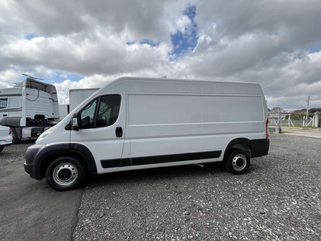 Caminhão ·UTILITÁRIO FIAT DUCATO MAXICARGO 2.3 Baú Furgão ANO 2019 de Oto Junior Caminhões no Paraná