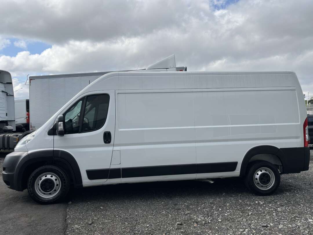 Caminhão ·UTILITÁRIO FIAT DUCATO MAXICARGO 2.3 Baú Furgão ANO 2019 de Oto Junior Caminhões no Paraná