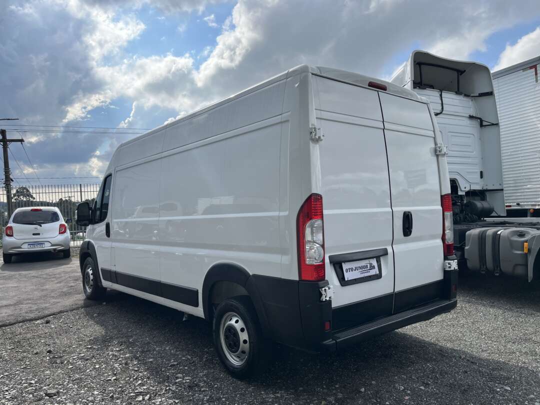 Caminhão ·UTILITÁRIO FIAT DUCATO MAXICARGO 2.3 Baú Furgão ANO 2019 de Oto Junior Caminhões no Paraná