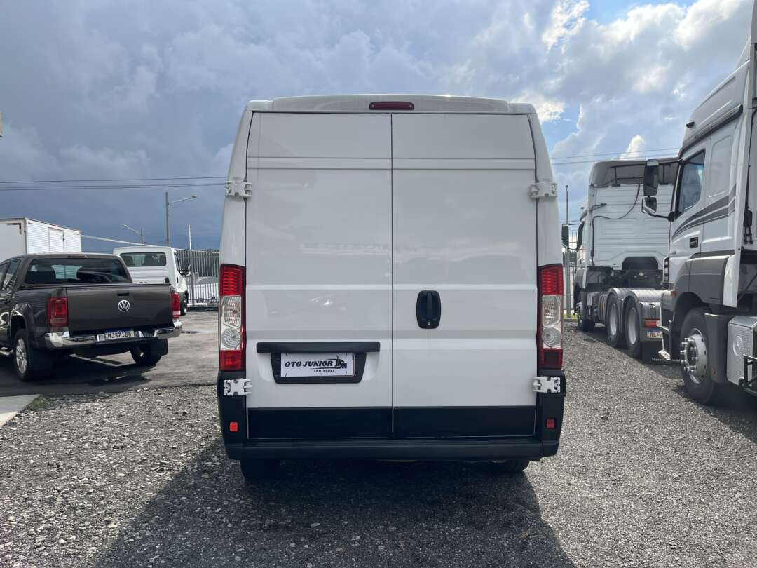 Caminhão ·UTILITÁRIO FIAT DUCATO MAXICARGO 2.3 Baú Furgão ANO 2019 de Oto Junior Caminhões no Paraná