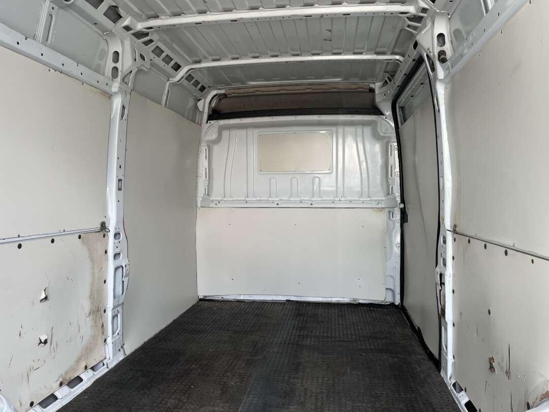 Caminhão ·UTILITÁRIO FIAT DUCATO MAXICARGO 2.3 Baú Furgão ANO 2019 de Oto Junior Caminhões no Paraná