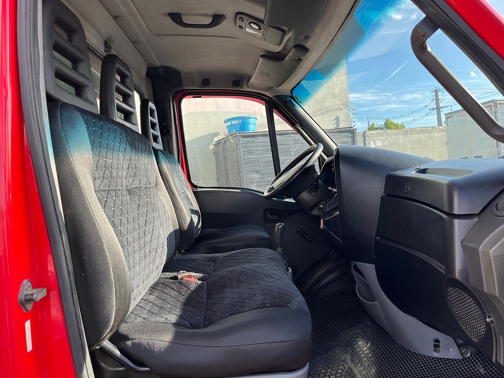Caminhão IVECO DAILY 55c16 Baú Furgão ANO 2011 de Oto Junior Caminhões no Paraná