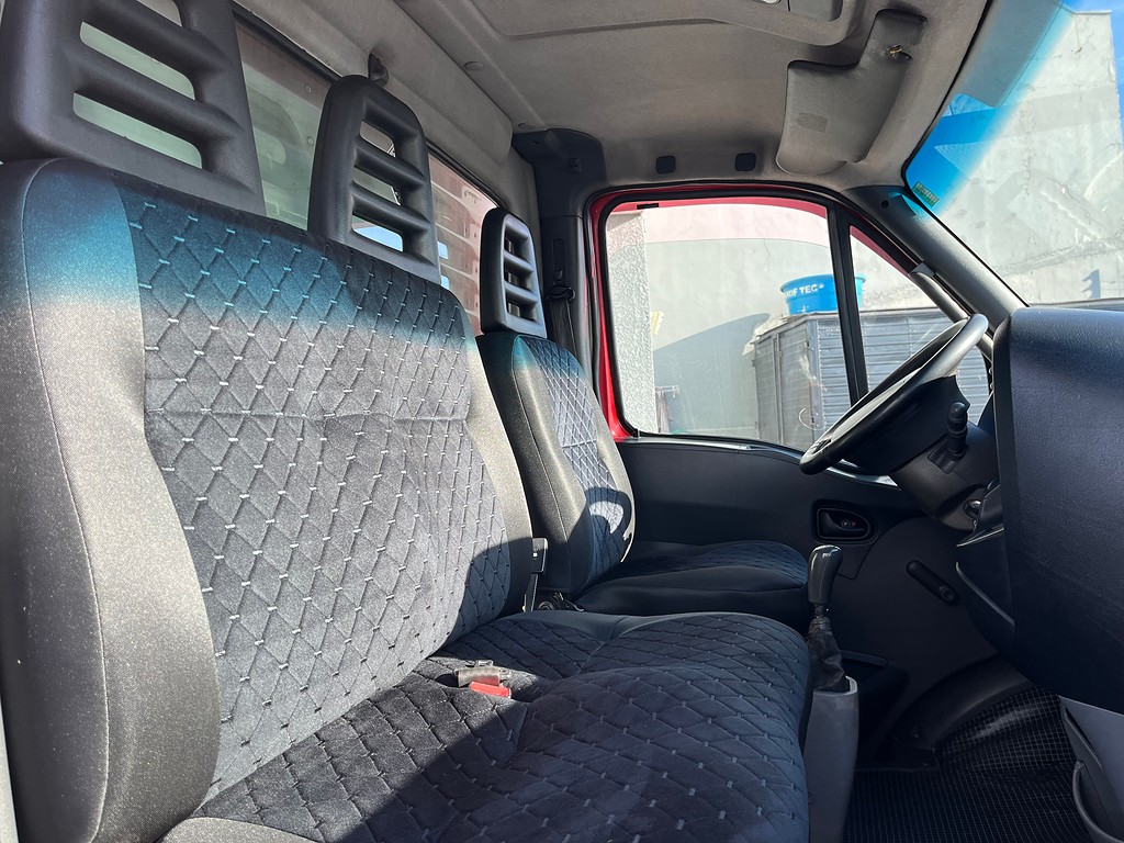 Caminhão IVECO DAILY 55c16 Baú Furgão ANO 2011 de Oto Junior Caminhões no Paraná