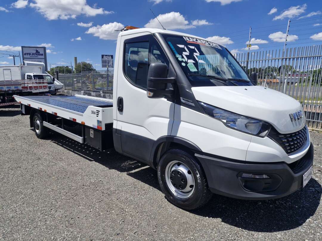 Caminhão IVECO DAILY 35-150 Ano 2022 Plataforma Guincho de Oto Junior Caminhões no Paraná