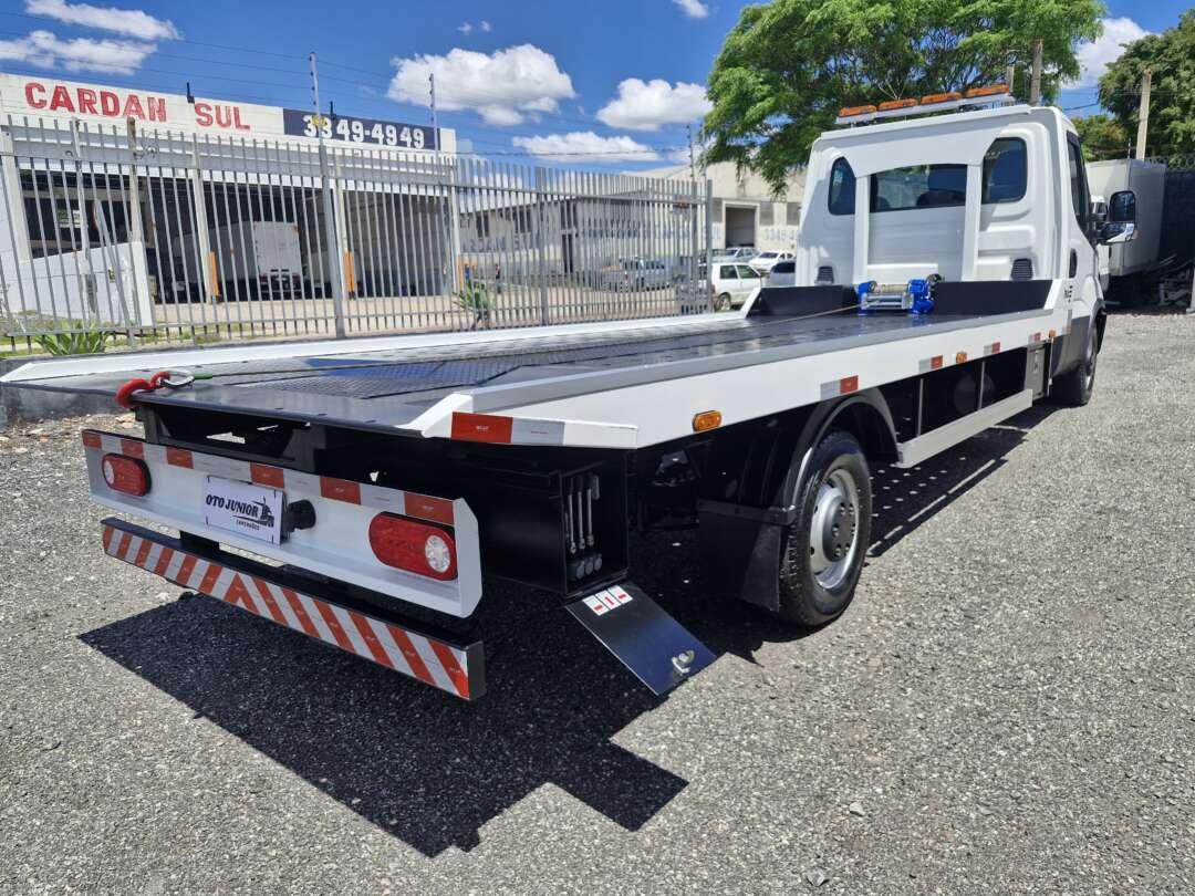 Caminhão IVECO DAILY 35-150 Ano 2022 Plataforma Guincho de Oto Junior Caminhões no Paraná
