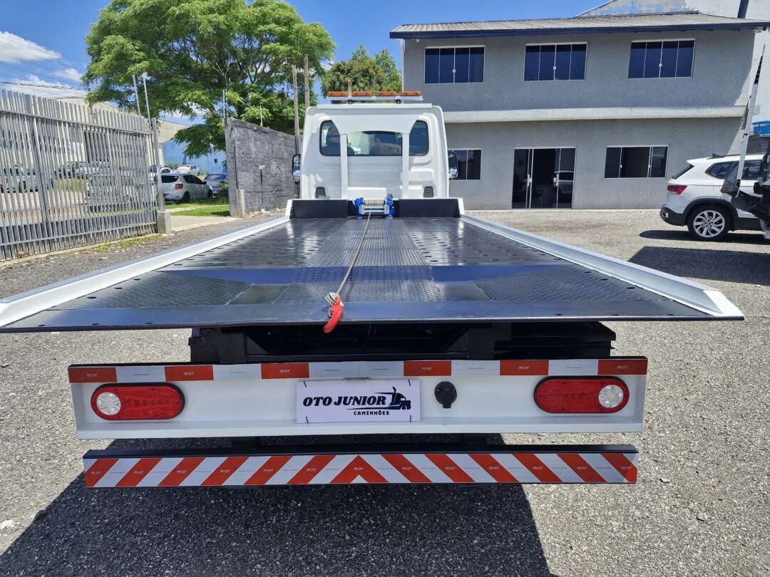 Caminhão IVECO DAILY 35-150 Ano 2022 Plataforma Guincho de Oto Junior Caminhões no Paraná