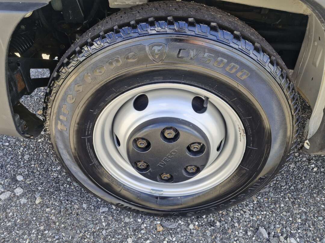 Caminhão IVECO DAILY 35-150 Ano 2022 Plataforma Guincho de Oto Junior Caminhões no Paraná