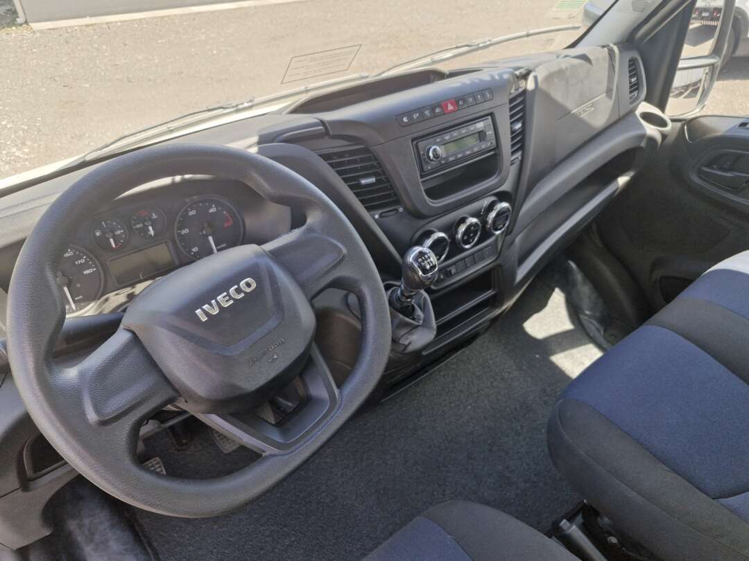 Caminhão IVECO DAILY 35-150 Ano 2022 Plataforma Guincho de Oto Junior Caminhões no Paraná