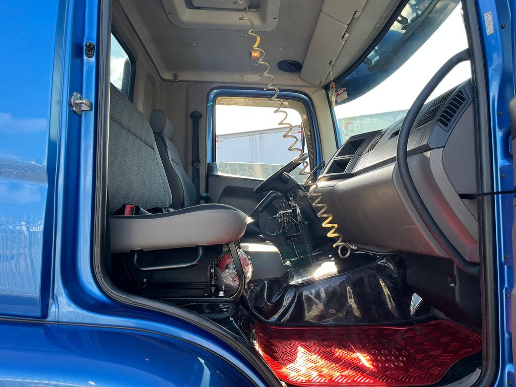 Caminhão VOLKSWAGEN VW 15190 Poliguindaste ANO 2013 de Oto Junior Caminhões no Paraná