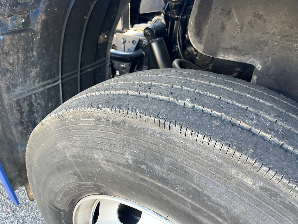 Caminhão VOLKSWAGEN VW 15190 Poliguindaste ANO 2013 de Oto Junior Caminhões no Paraná