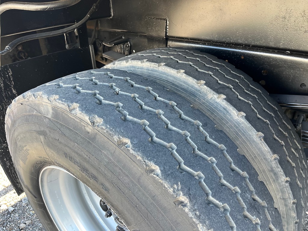 Caminhão VOLKSWAGEN VW 15190 Poliguindaste ANO 2013 de Oto Junior Caminhões no Paraná