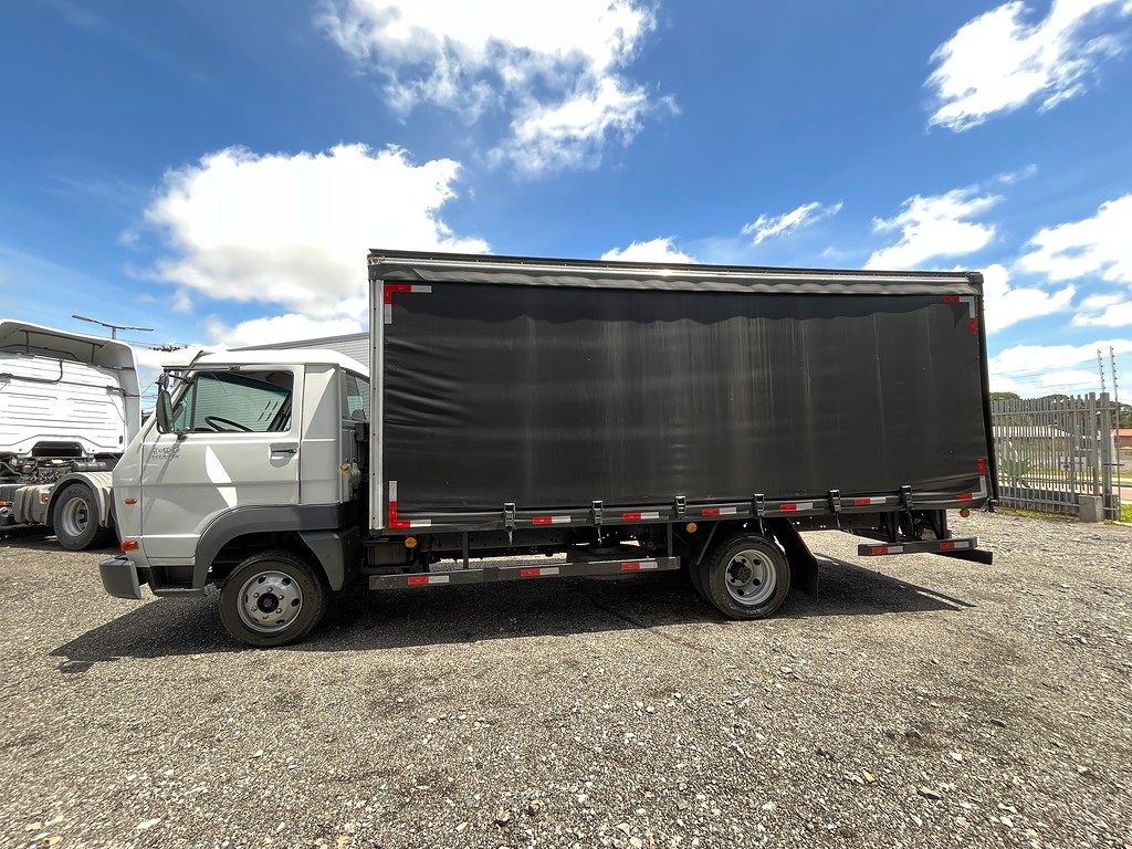 Caminhão VOLKSWAGEN VW 9150 Baú Sider ANO 2011 de Oto Junior Caminhões no Paraná