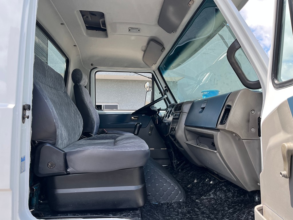 Caminhão VOLKSWAGEN VW 9150 Baú Sider ANO 2011 de Oto Junior Caminhões no Paraná