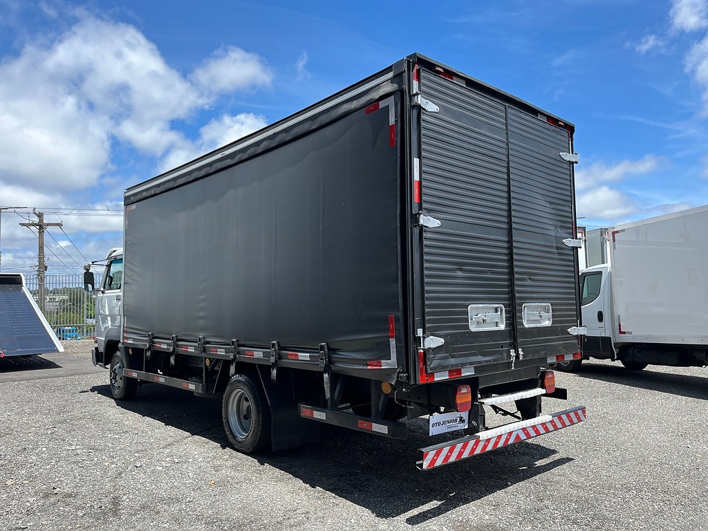 Caminhão VOLKSWAGEN VW 9150 Baú Sider ANO 2011 de Oto Junior Caminhões no Paraná