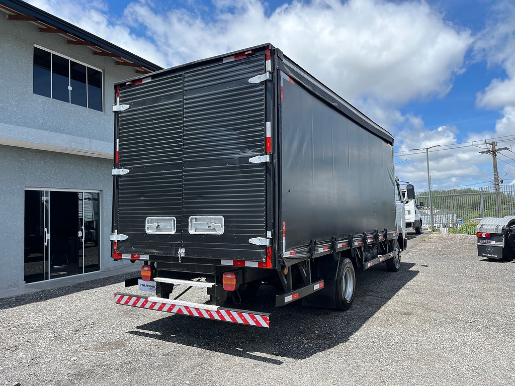 Caminhão VOLKSWAGEN VW 9150 Baú Sider ANO 2011 de Oto Junior Caminhões no Paraná