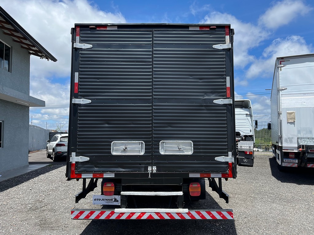 Caminhão VOLKSWAGEN VW 9150 Baú Sider ANO 2011 de Oto Junior Caminhões no Paraná
