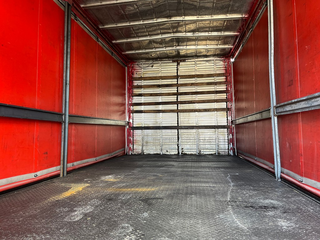 Caminhão VOLKSWAGEN VW 9150 Baú Sider ANO 2011 de Oto Junior Caminhões no Paraná