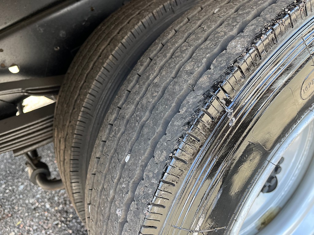 Caminhão VOLKSWAGEN VW 9150 Baú Sider ANO 2011 de Oto Junior Caminhões no Paraná