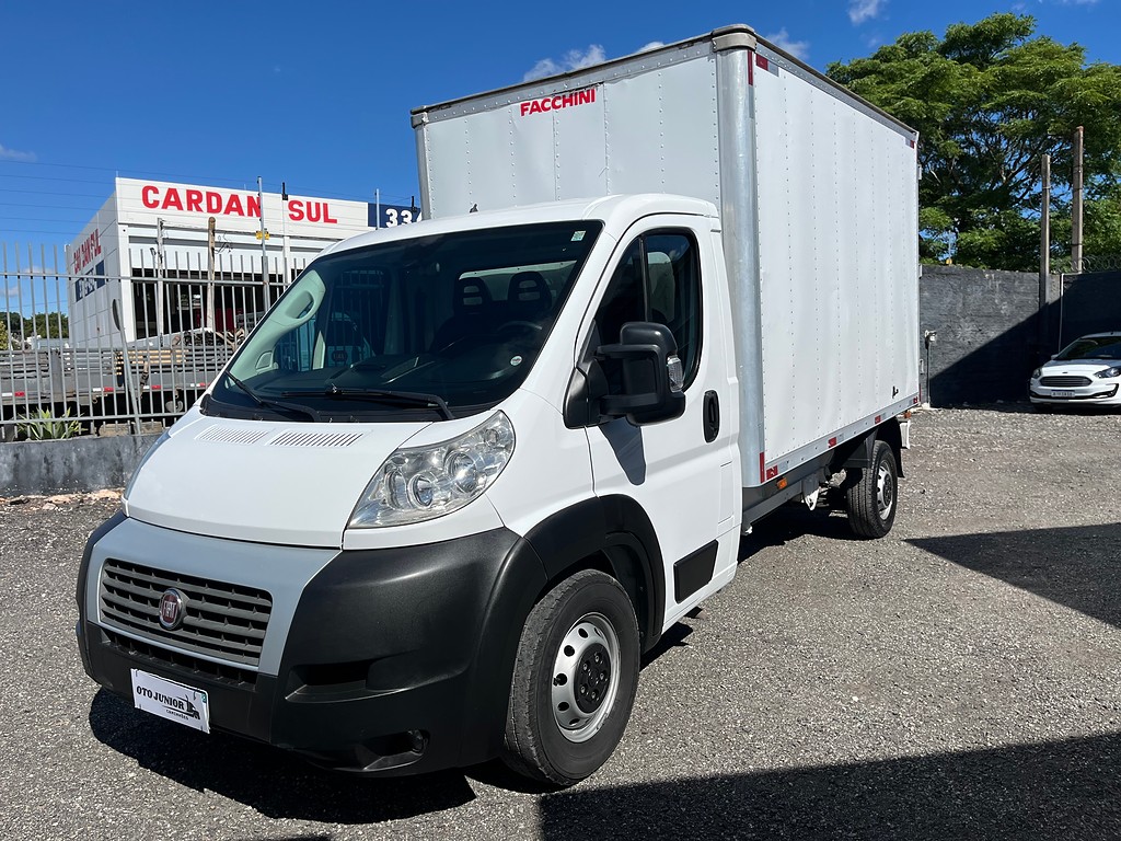 Caminhão ·UTILITÁRIO FIAT DUCATO CHASSI 2.3 Baú Furgão ANO 2021 de Oto Junior Caminhões no Paraná